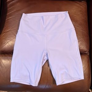EUC Lavender dew align short 8"